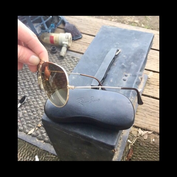 Ray-Ban Aviators - Picture 2 of 4